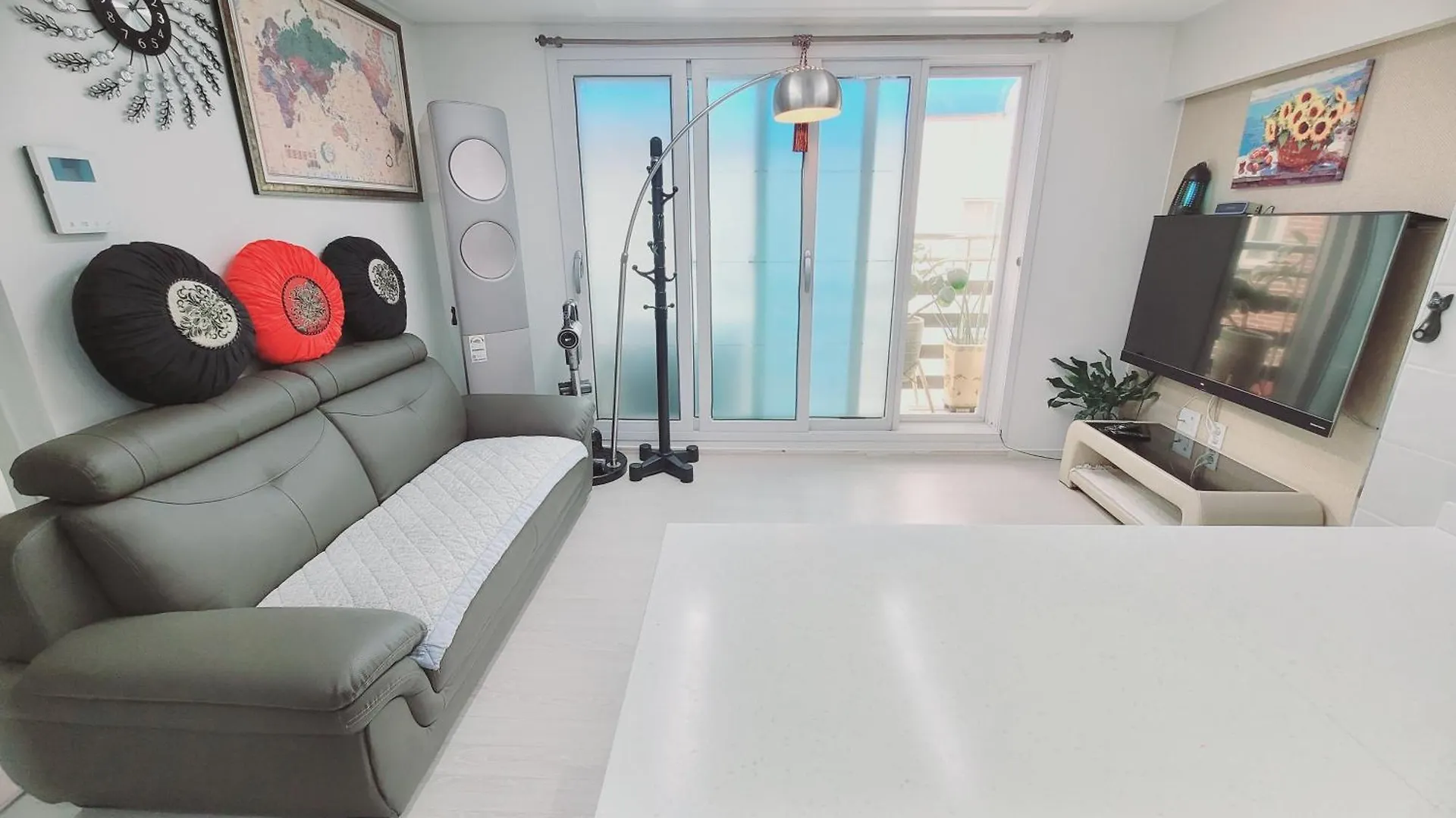 Jeni\'S Houseの連絡先